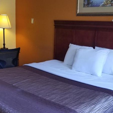Lotus By Hotel Inn Онтаріо Екстер'єр фото